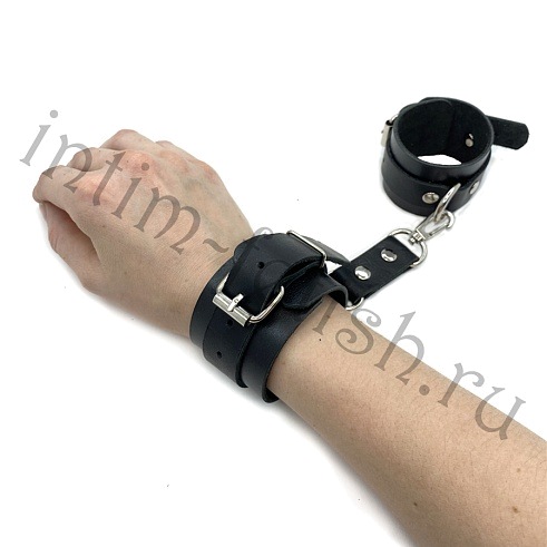 Комплект из натуральной кожи: наручники+сцепка, Фетиш